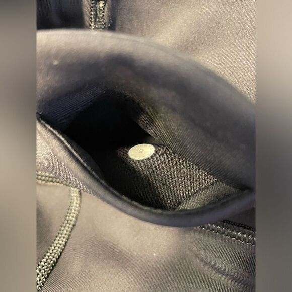 Lululemon Cropped Leggings w/Mesh Inserts 6 - Picture 7 of 8